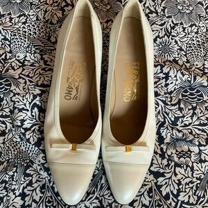 Salvatore Ferragamo Leather Pumps Size:9.5, Pre-Owned Worn Out Soles
